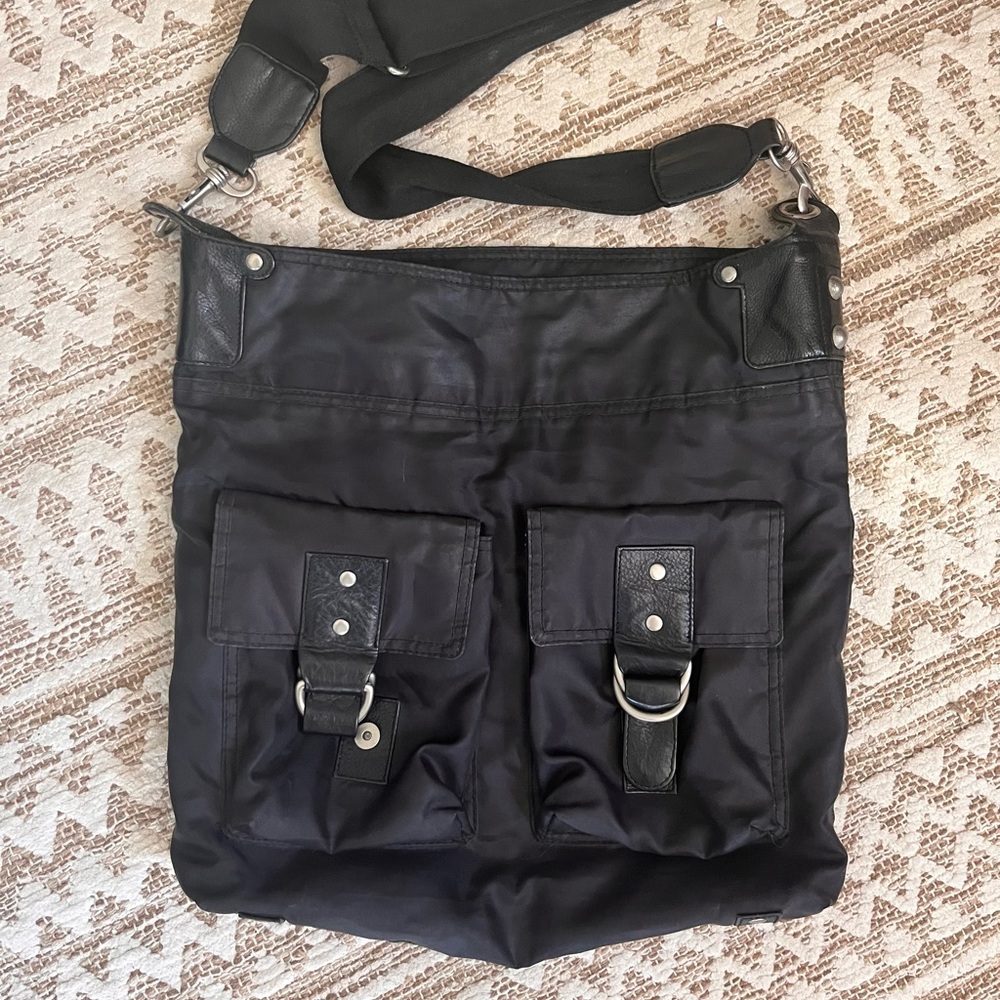 Black mo&co Messenger Bag